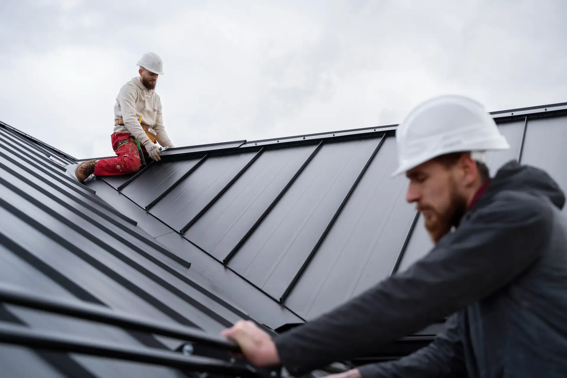medium-shot-men-working-roof